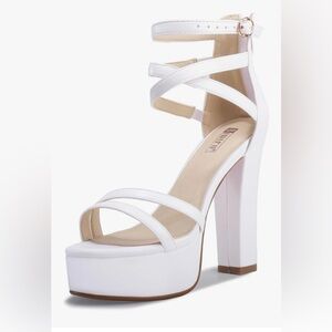 NIB IDIFU Women’s platform chunky high heels. New in box with bags.